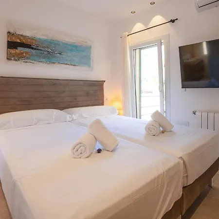 4 Bedroom Awesome In Holiday home *