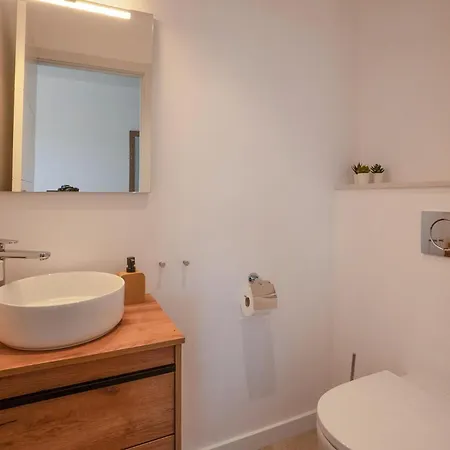 4 Bedroom Awesome In *