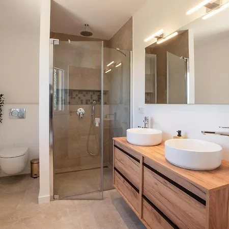 4 Bedroom Awesome In