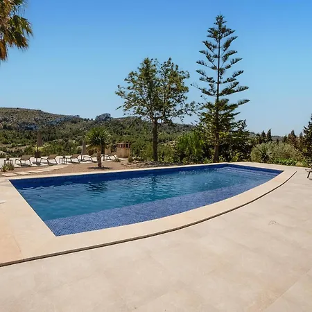 4 Bedroom Awesome In Holiday home *