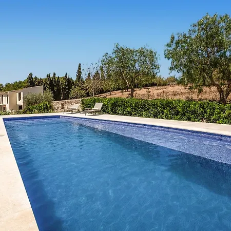 Holiday home 4 Bedroom Awesome In *