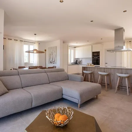4 Bedroom Awesome In *