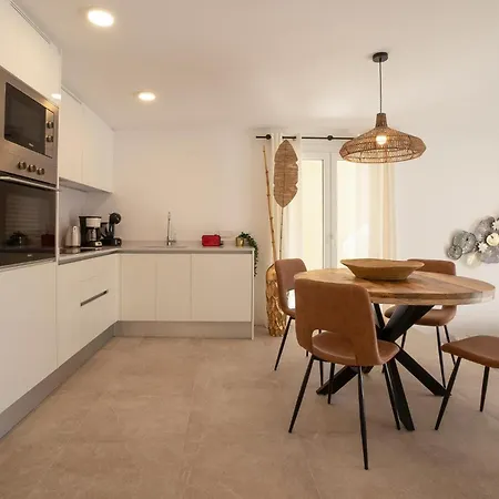 4 Bedroom Awesome In *