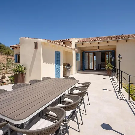 4 Bedroom Awesome In Holiday home