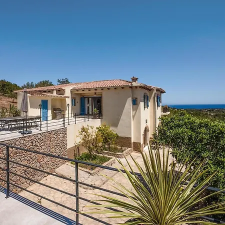 4 Bedroom Awesome In Holiday home *
